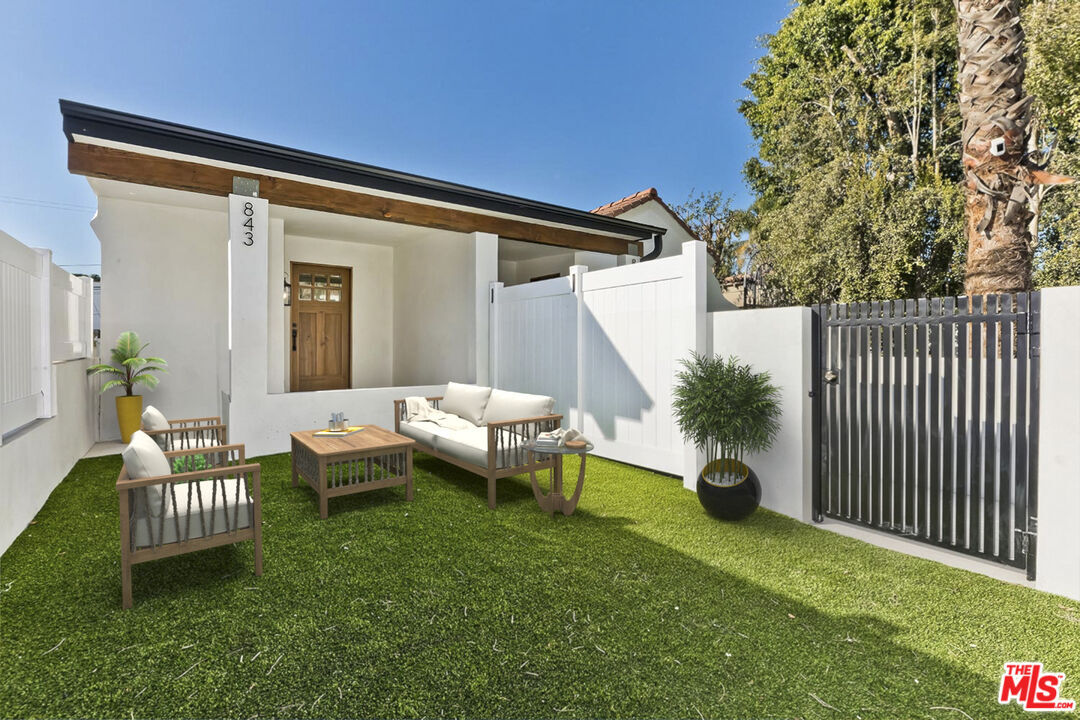 Property Photo:  843 N Formosa Ave  CA 90046 