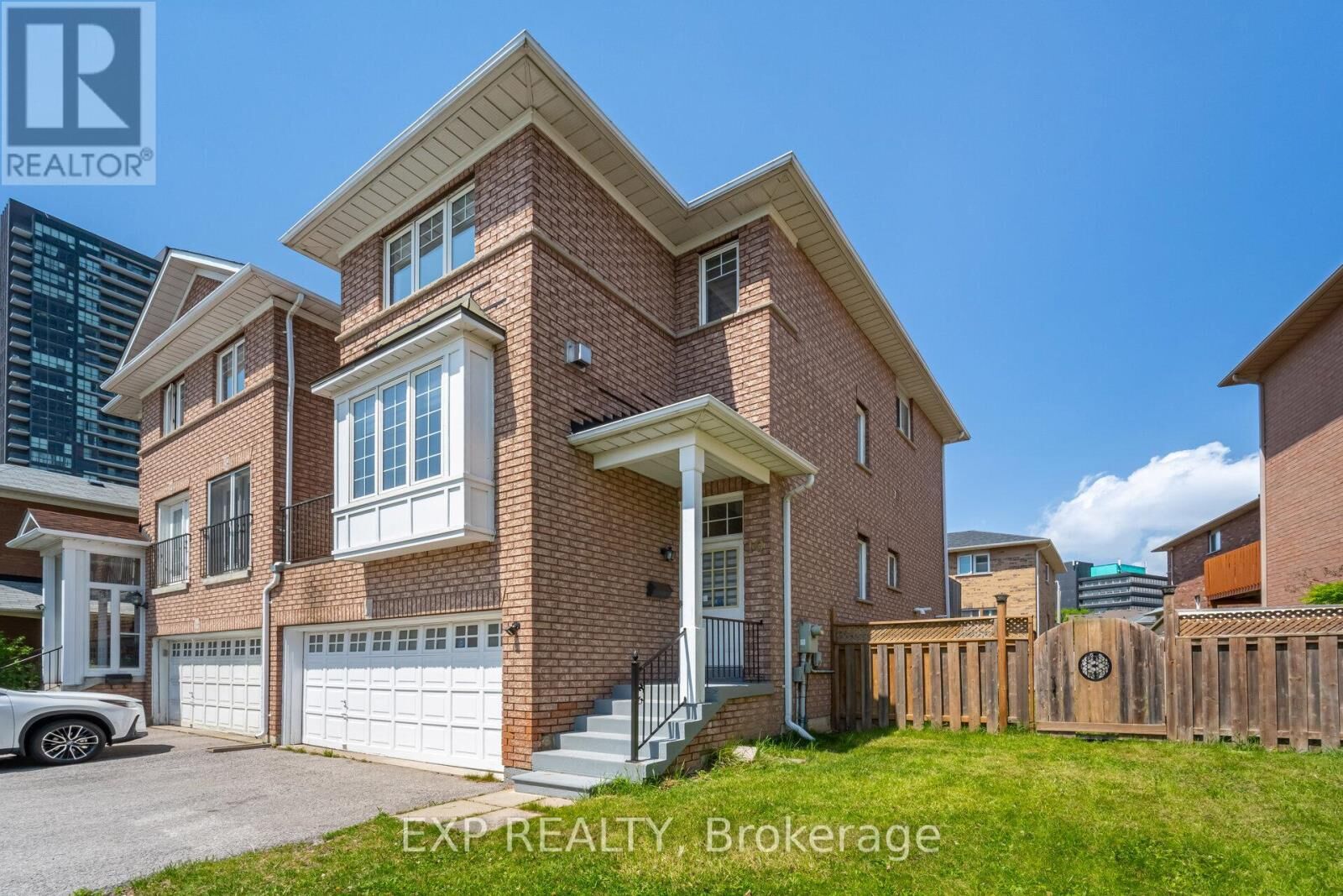 Property Photo:  10 Seton Park Road  ON M3C 3Z6 