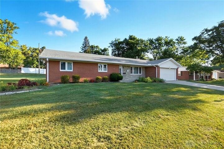 Property Photo: 1033 Georgian Drive OH 45429