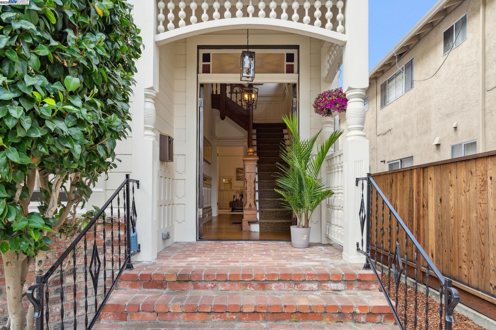 Property Photo: 2120 Encinal Ave CA 94501