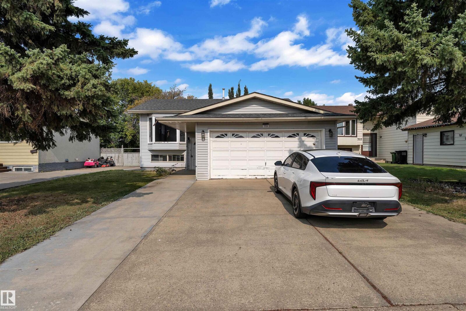 Property Photo:  3516 19 Avenue NW  AB T6L 2Z9 