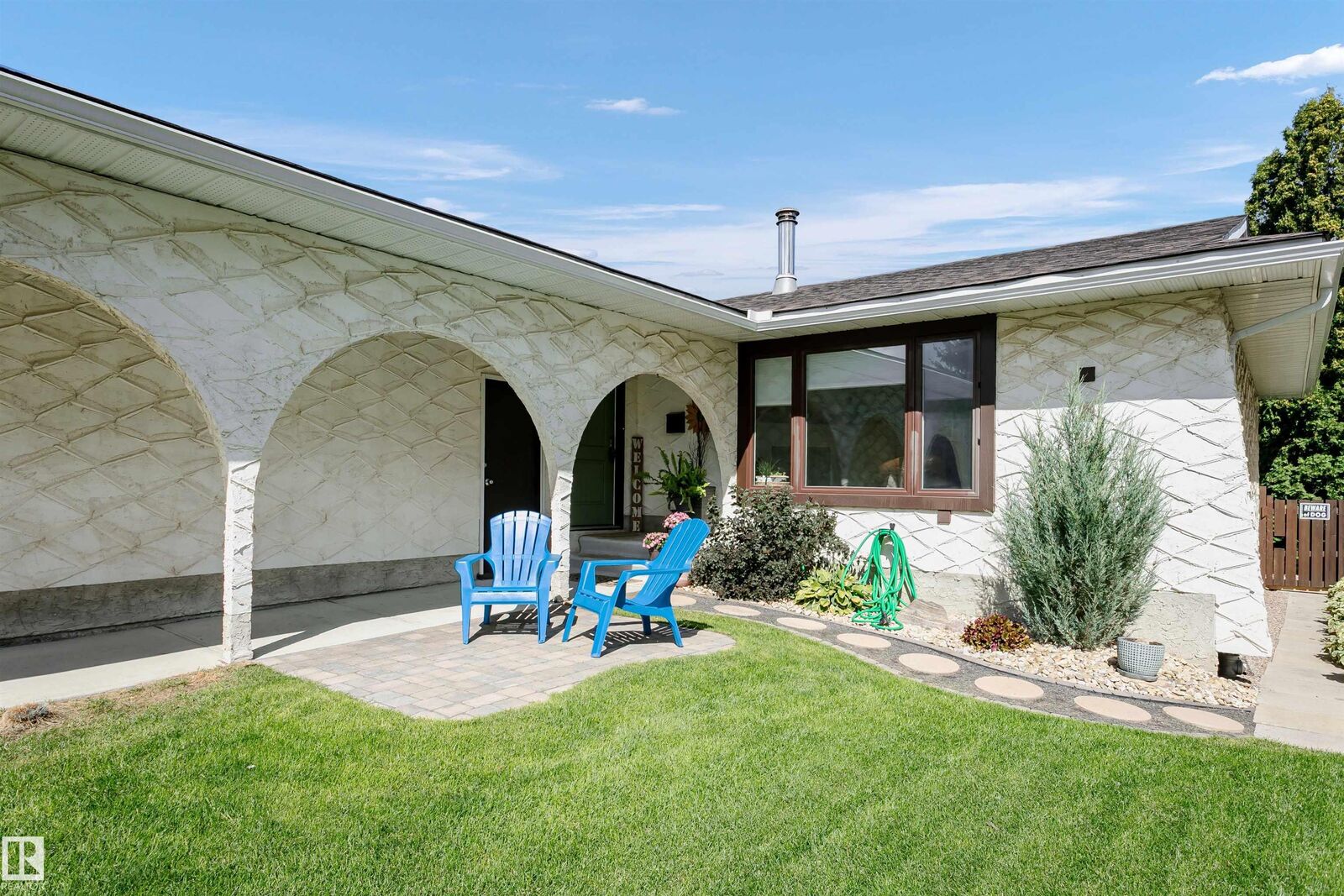 Property Photo:  10944 34A Avenue NW  AB T6J 2V1 