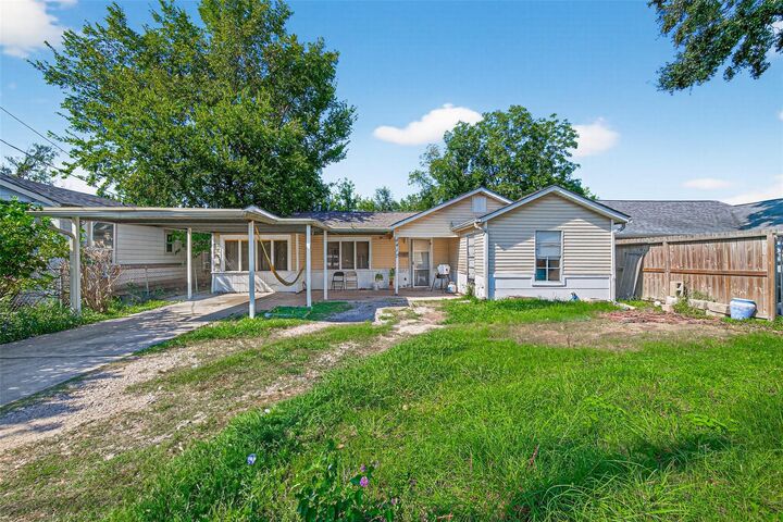 Property Photo:  4417 Davenport Street  TX 77051 