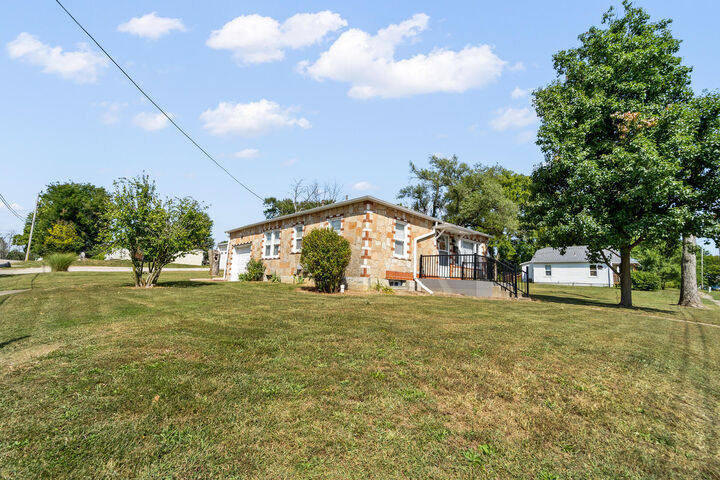 Property Photo:  429 W Orange Street  MO 65265 