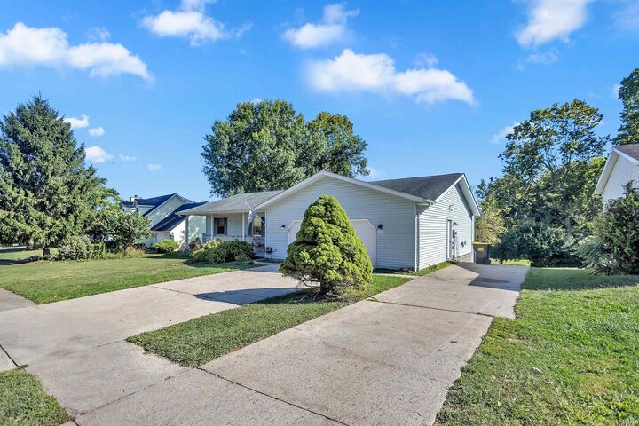 Property Photo:  709 W Hedgewood Drive  IN 47403 