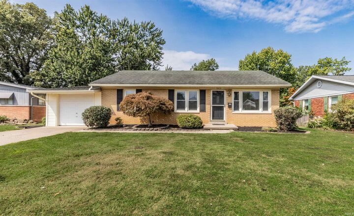 1813 S Fairlawn Avenue  Evansville IN 47714 photo