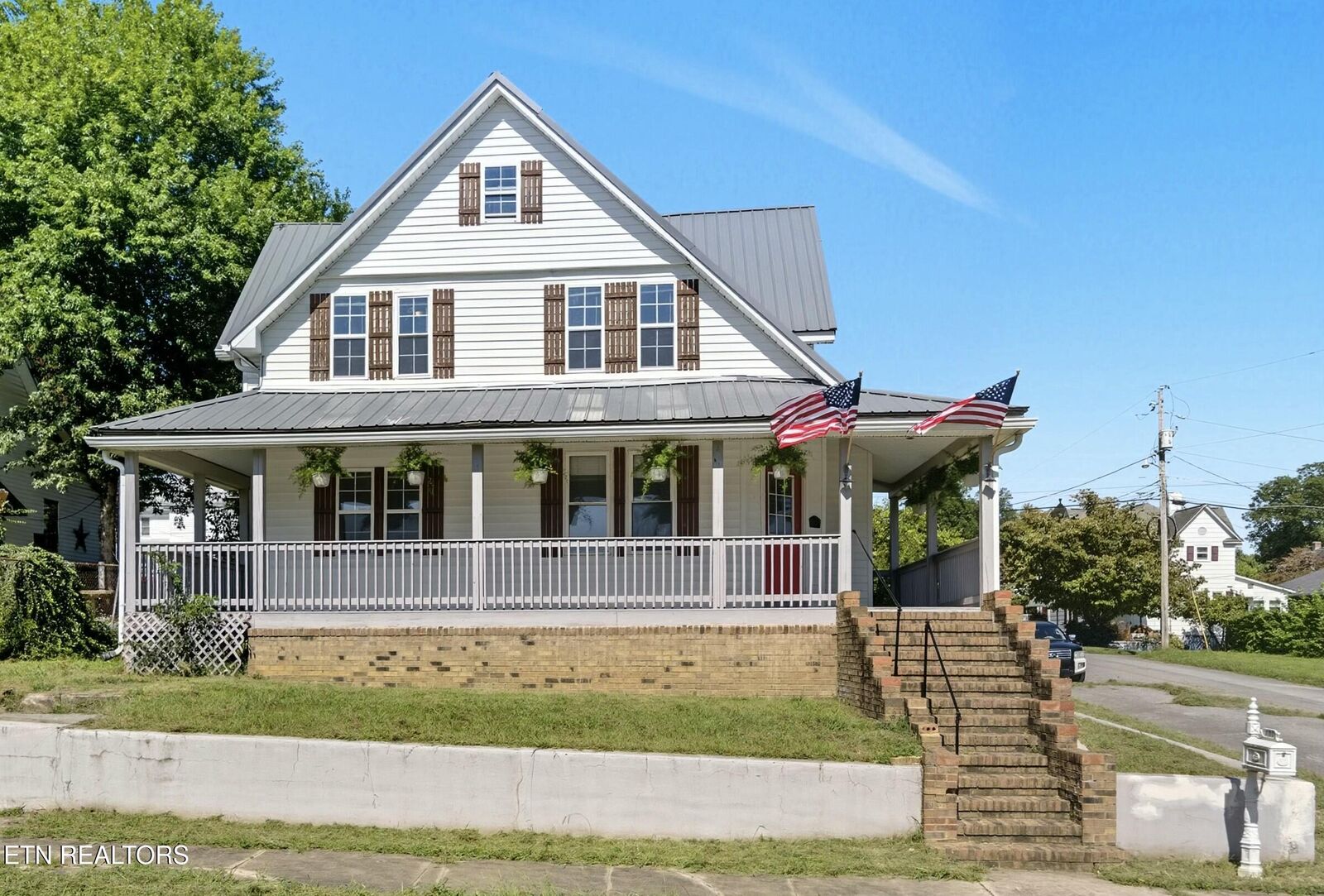 Property Photo:  402 Byrd Ave  TN 37748 