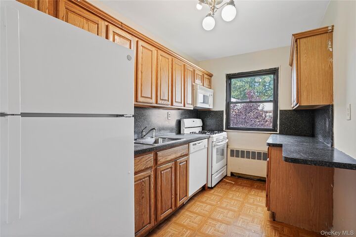 Property Photo:  90-55 Shore Parkway 68  NY 11414
