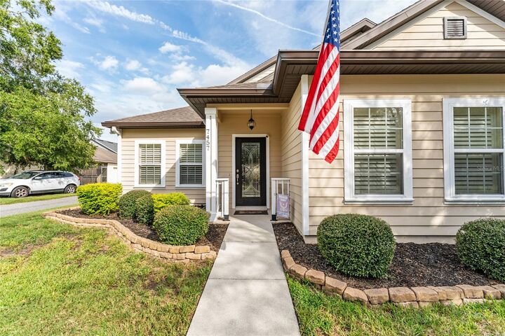 Property Photo: 7457 SW 81st Way FL 32608