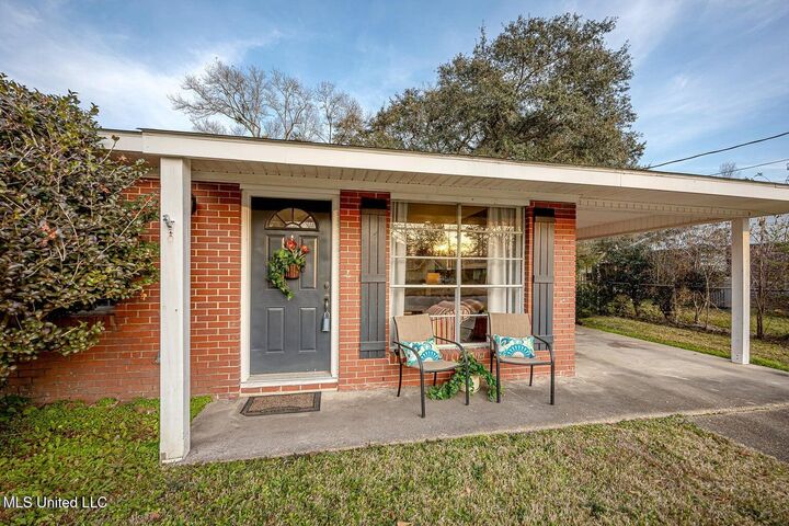 Property Photo:  407 Holly Street  MS 39564 