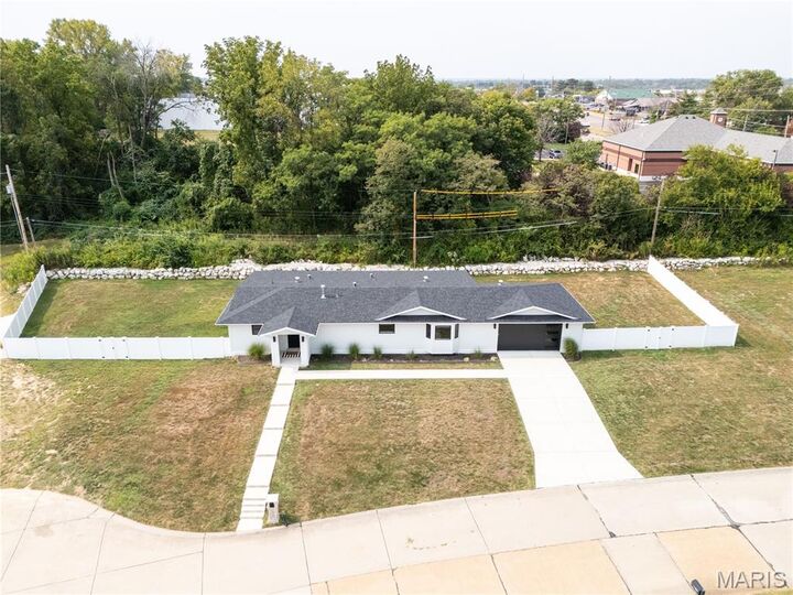 Property Photo: 4124 Lois Lane MO 63125