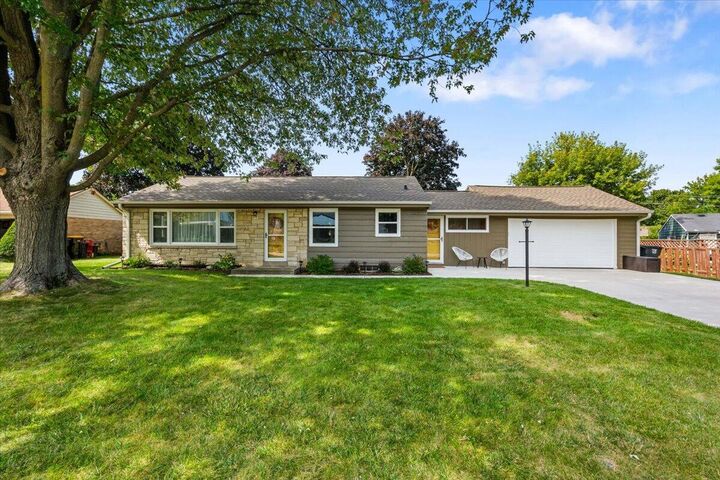 3183 N 106th St  Wauwatosa WI 53222 photo