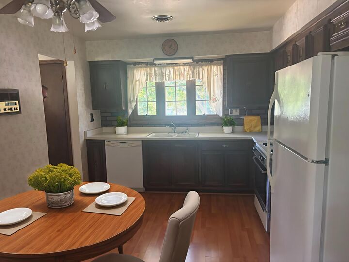 Property Photo: 605 Rawlins Dr WI 53189
