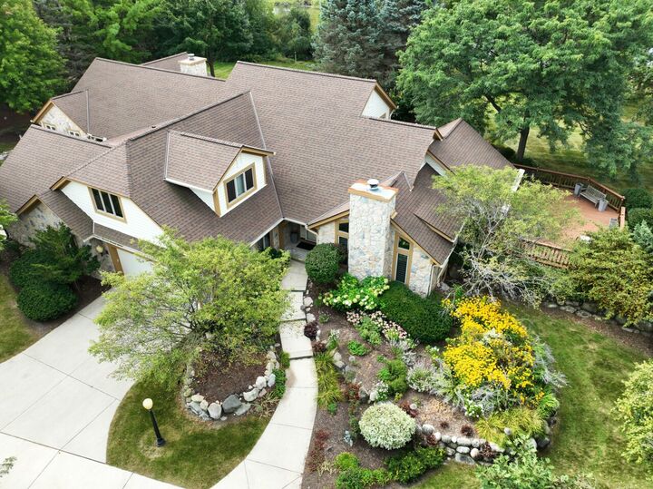 N19w22081 Fox View Ct 2B  Waukesha WI 53186 photo
