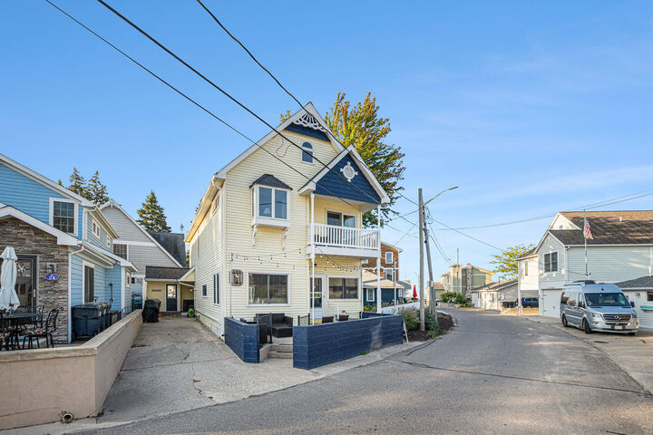 Property Photo:  22 Grand Boulevard  MI 49090 