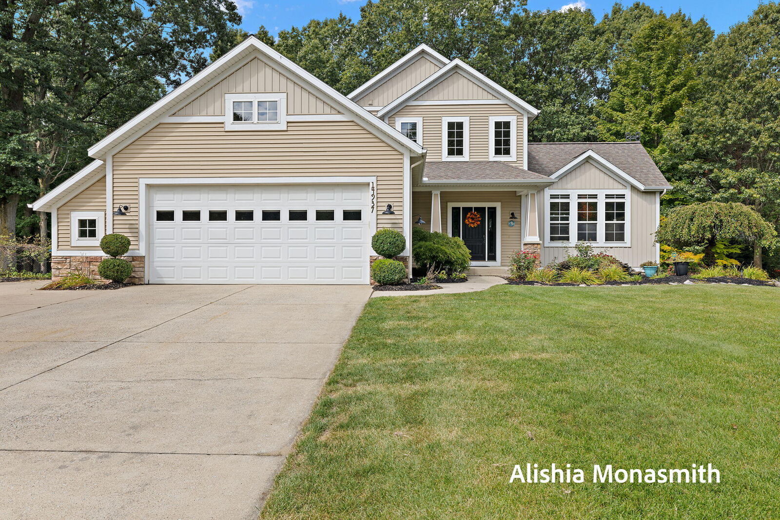 Property Photo:  14937 Sandstone Place  MI 49417 