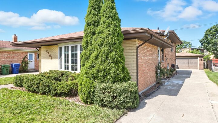 Property Photo:  5304 Franklin Avenue  IL 60453 