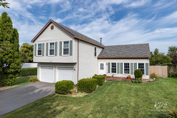 Property Photo: 1031 Bothwell Circle IL 60440