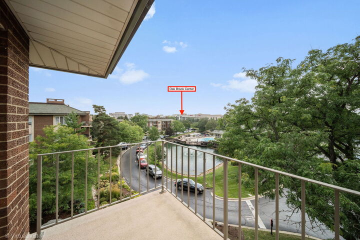 Property Photo:  5 Oak Brook Club Drive P3n  IL 60523 