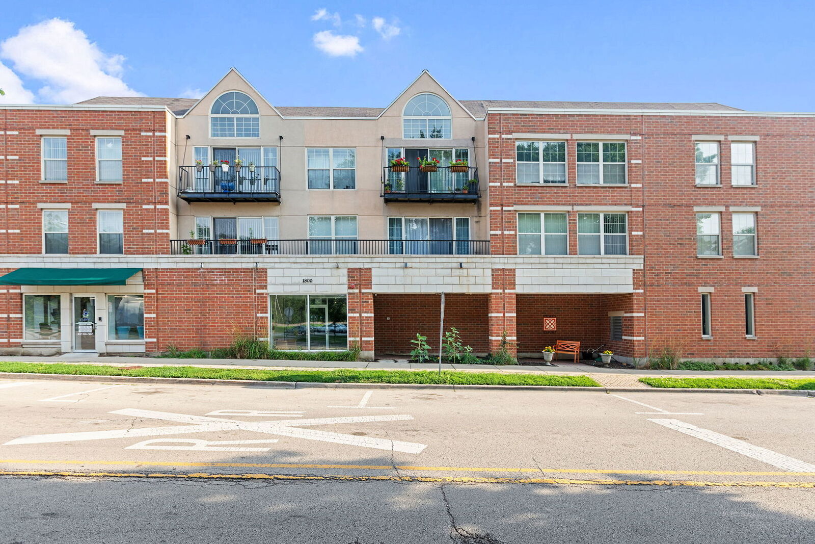 Property Photo:  1800 Dewes Street 312  IL 60025 