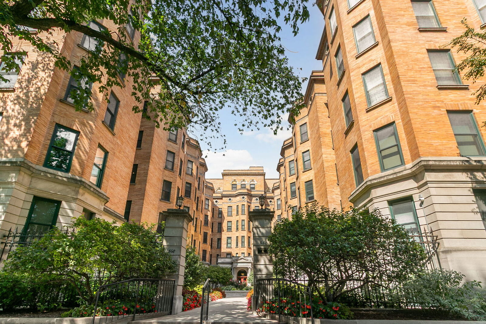Property Photo:  550 W Surf Street C316  IL 60657 