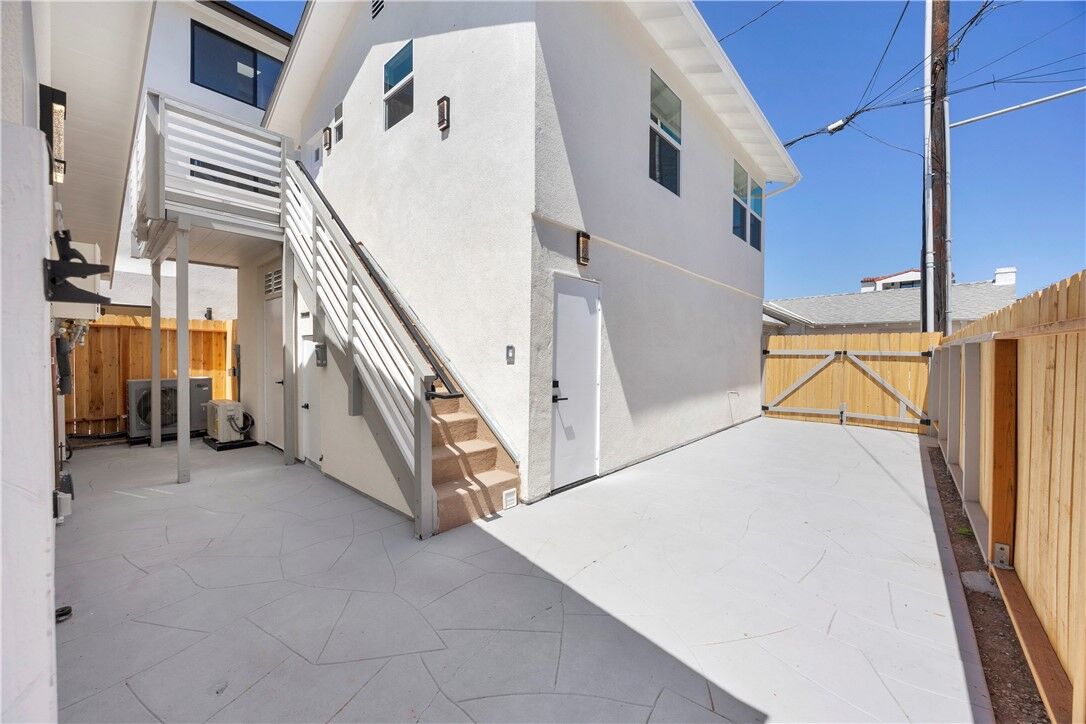 Property Photo:  806 W Balboa Boulevard 1/2  CA 92661 