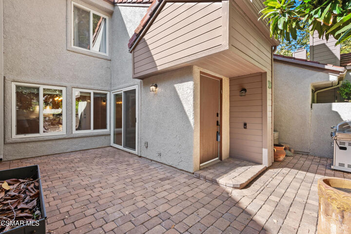 Property Photo:  366 Via Colinas  CA 91362 