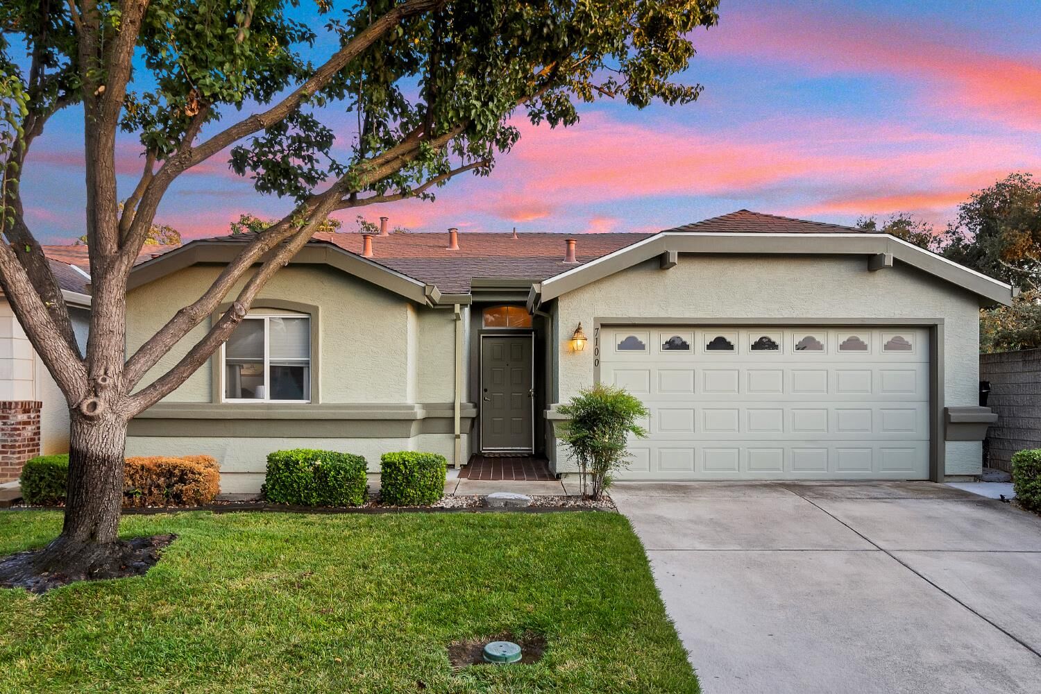 Property Photo: 7100 Sunbridge Lane CA 95828