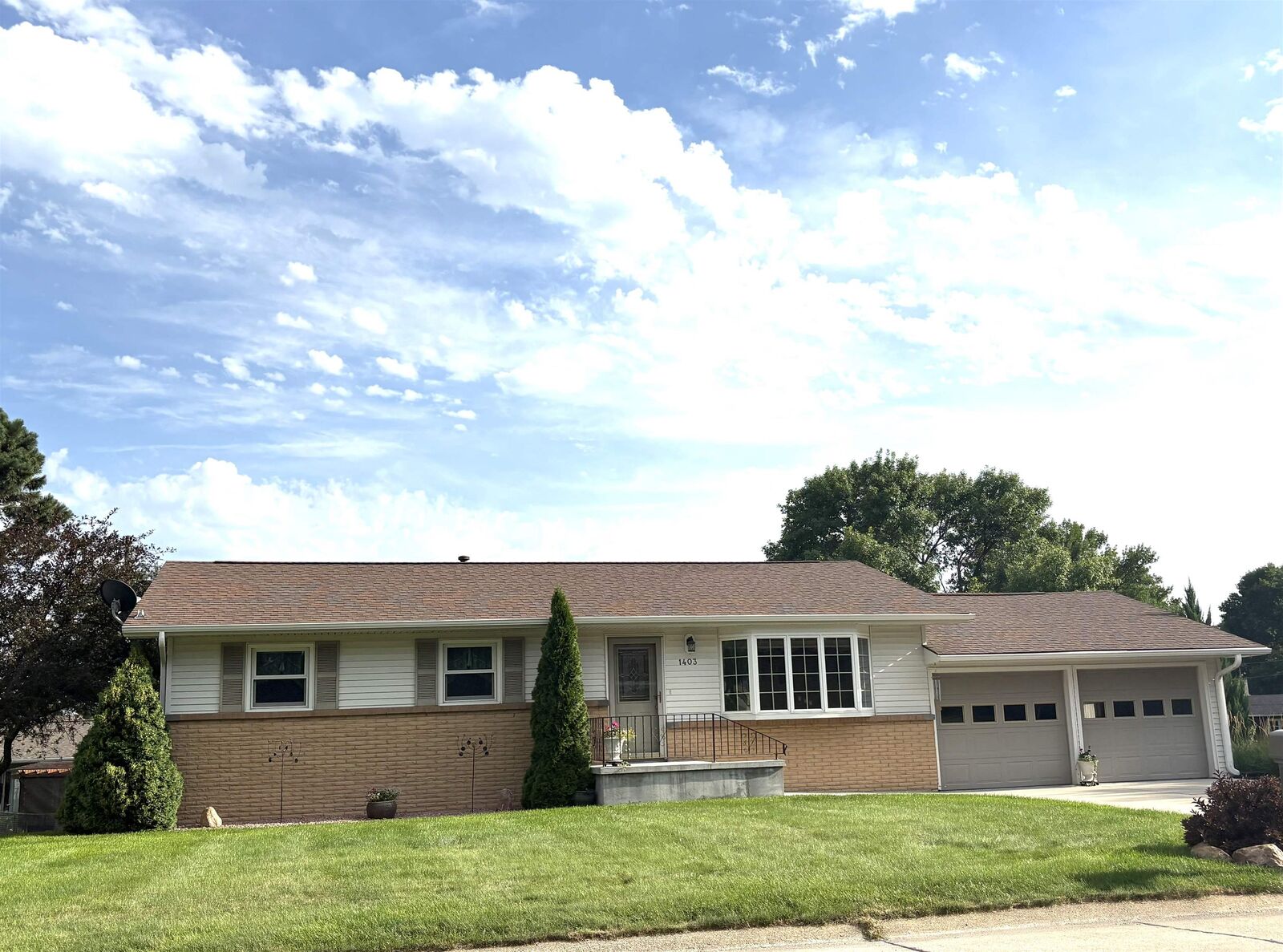 Property Photo: 1403 Bel Air Rd NE 68701-0000