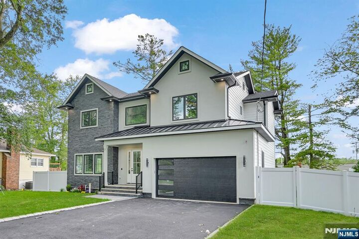 Property Photo:  7 Canterbury Lane  NJ 07078 
