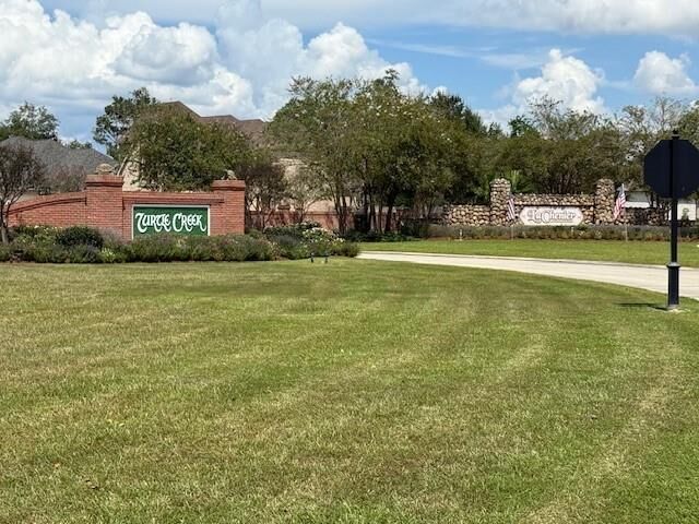 Property Photo: 242 La Chenier Drive LA 70461