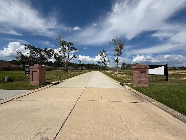 Property Photo: 277 La Chenier Drive LA 70461