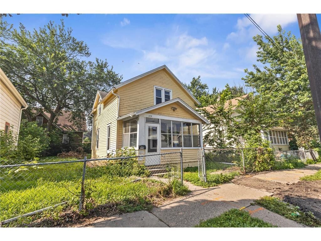 Property Photo:  324 Van Buren Avenue  MN 55103 