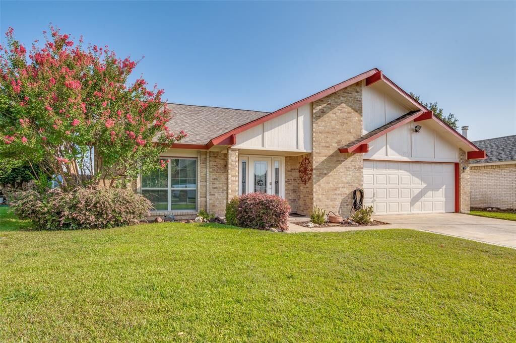 Property Photo:  2315 Sharpshire Lane  TX 76014 