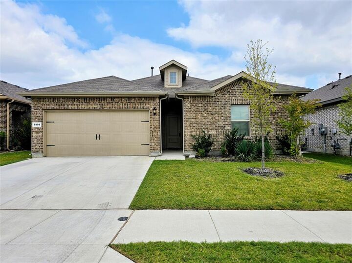 Property Photo: 8908 Boulder Oak Boulevard TX 76131
