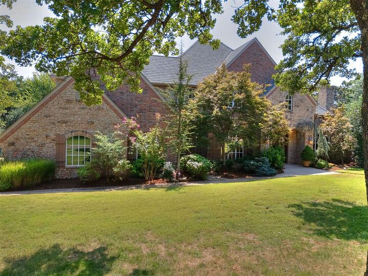 Property Photo: 3820 Old Forest Lane OK 73131