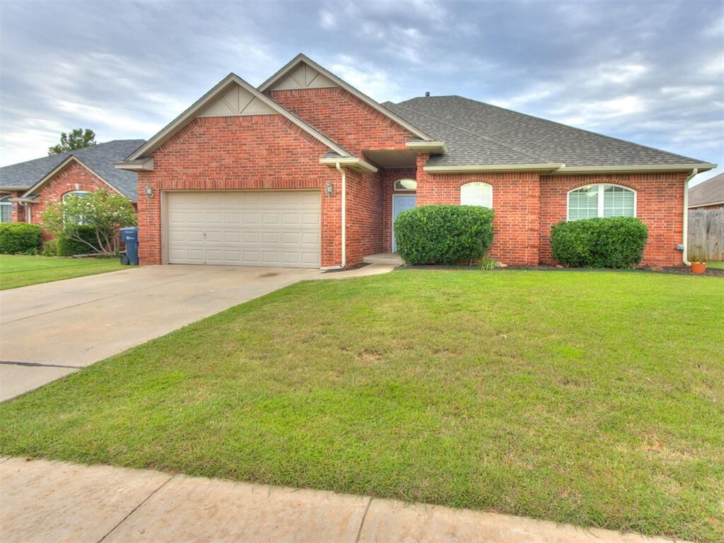 Property Photo:  16013 Sonoma Lake Boulevard  OK 73013 