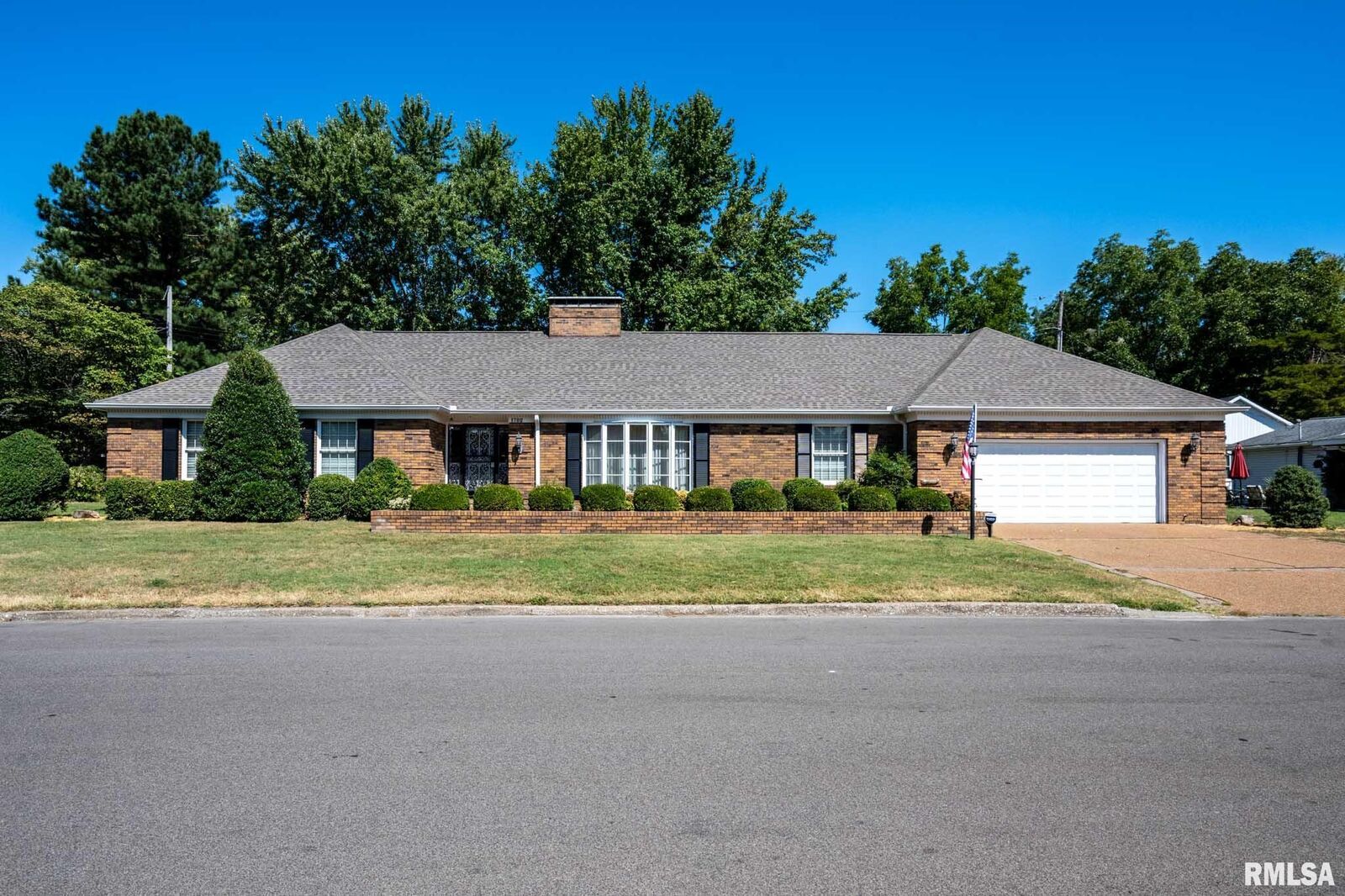 Property Photo: 1702 Redbud Lane IL 62959