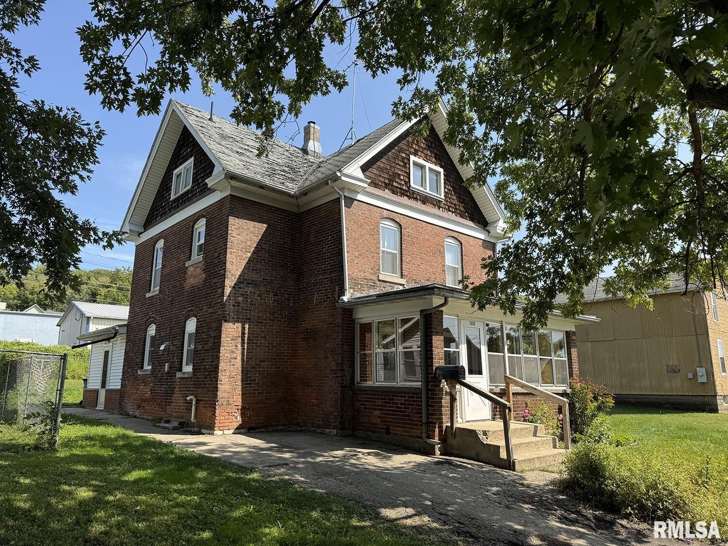 Property Photo: 708 Bowen Street IL 61074