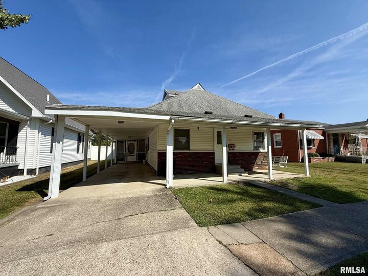 Property Photo: 312 N 11th Street IL 62948
