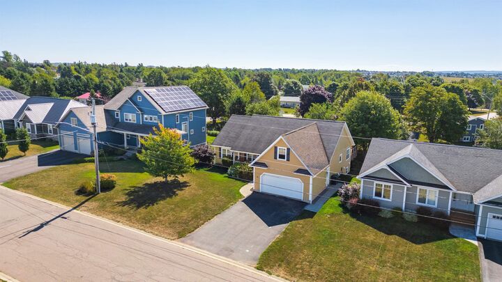Property Photo:  39 Gardiner Drive  PE C1E 0J7 