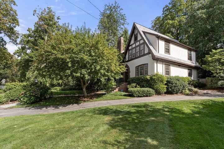 Property Photo:  4 Hosmer Cir  MA 02465 