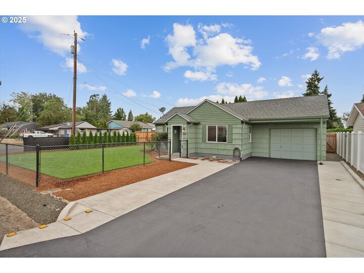 Property Photo: 3103 Tess Ave OR 97301