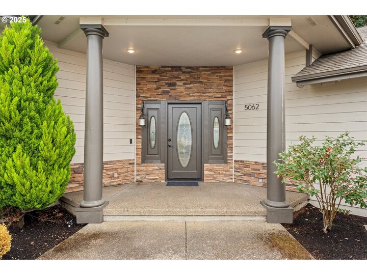 Property Photo: 5062 NE Wasco Ct OR 97305