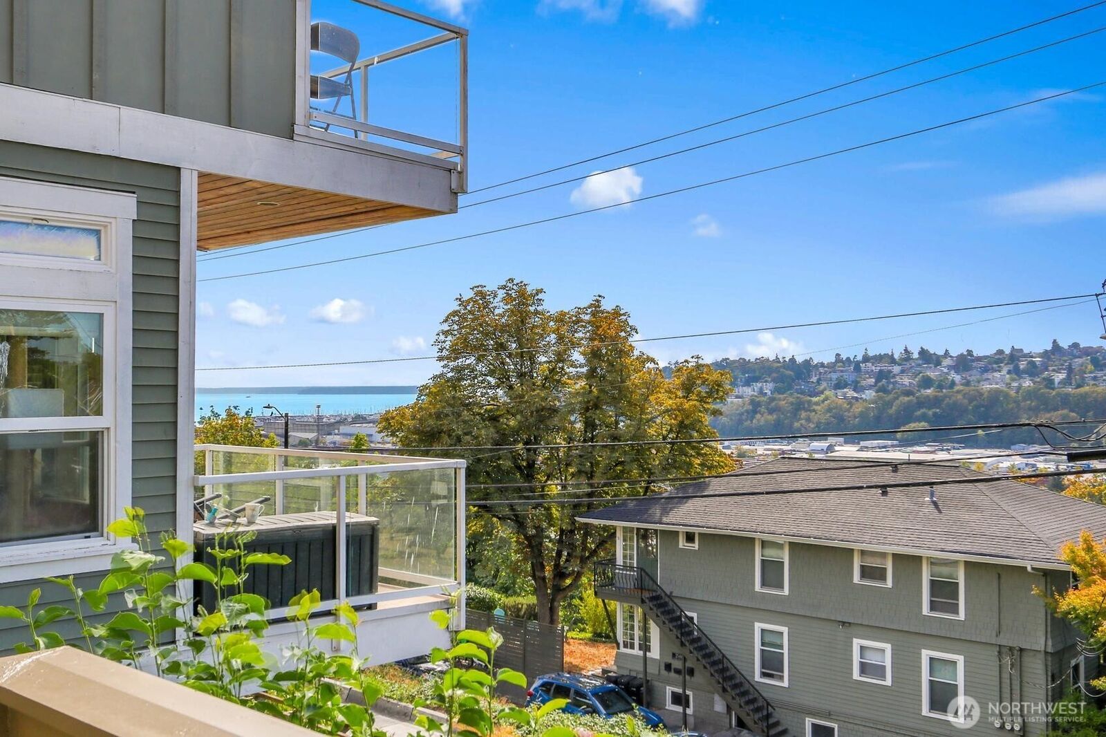 Property Photo: 2552 14th Avenue W 202 WA 98119