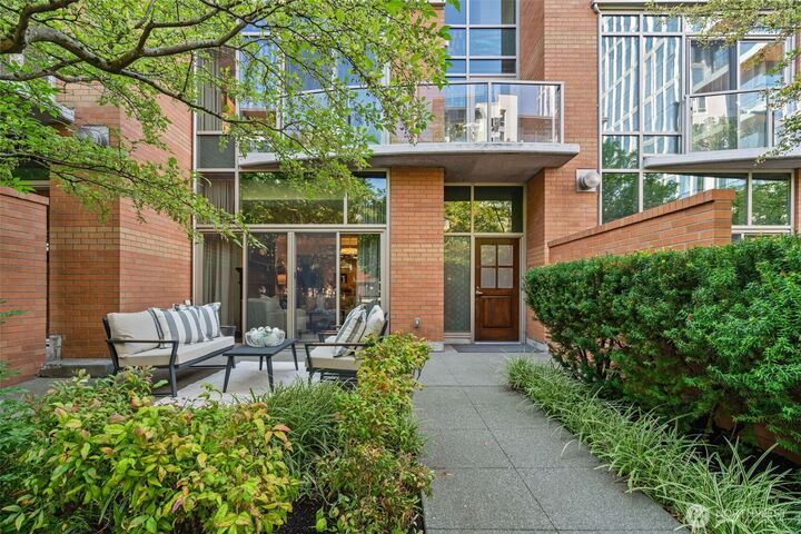 10616 NE 9th Place Th4  Bellevue WA 98004 photo