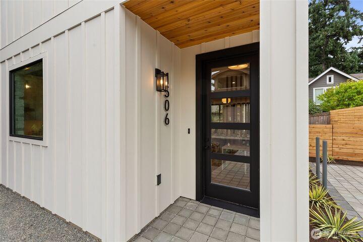 Property Photo:  1506  3rd Street  WA 98033 