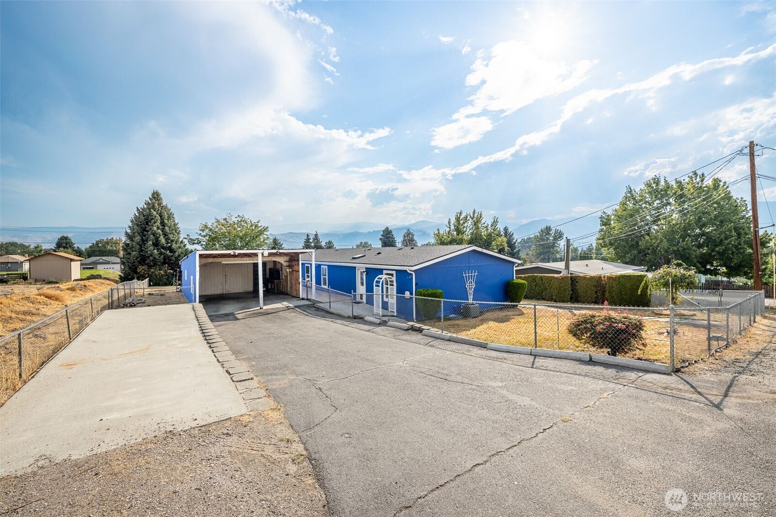 Property Photo: 68 24th Street NE WA 98802