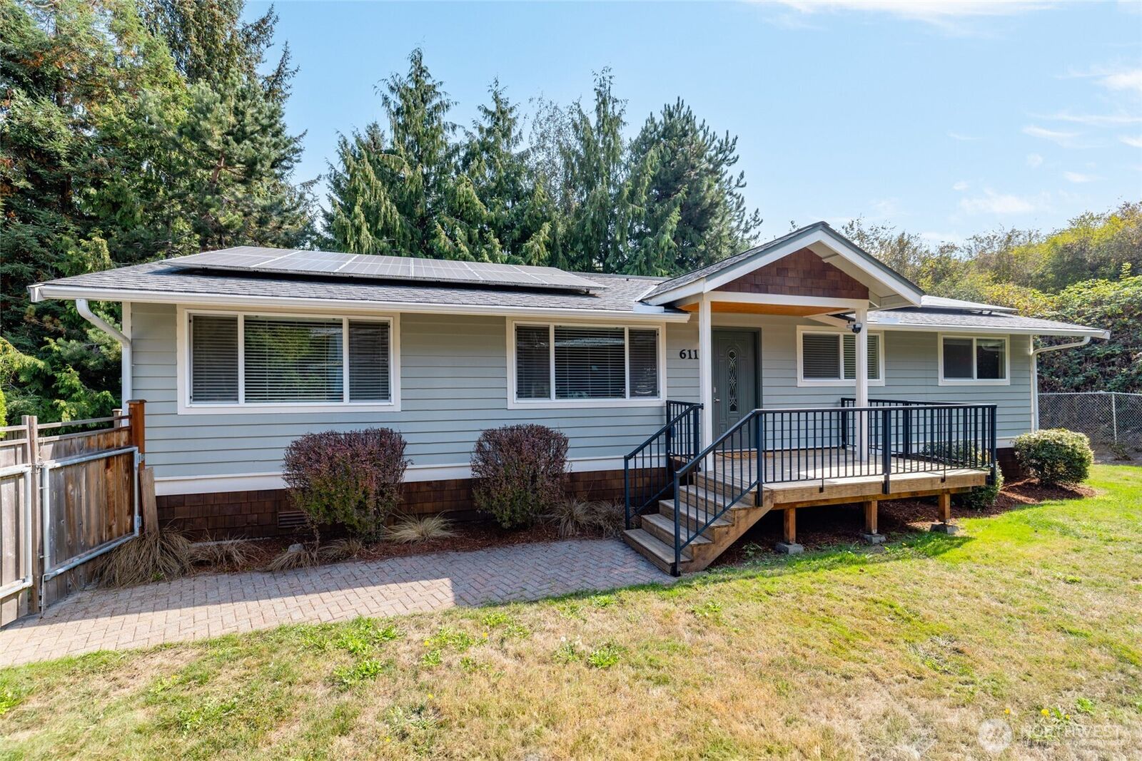 Property Photo:  611  Whatcom Street  WA 98257 