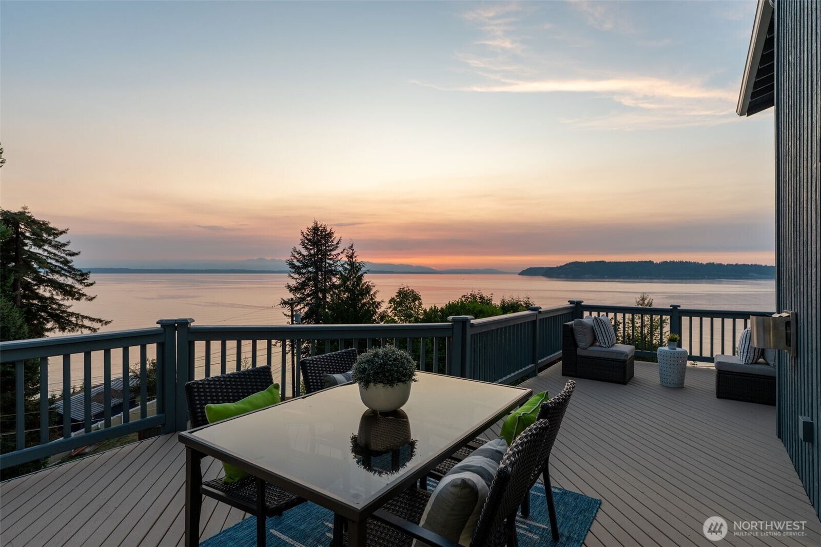 Property Photo:  12227  Possession Lane  WA 98026 